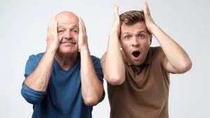 À quel âge apparaît généralement la calvitie chez l'homme ?