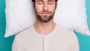 Comment bien dormir après une greffe de cheveux ? Tous nos conseils